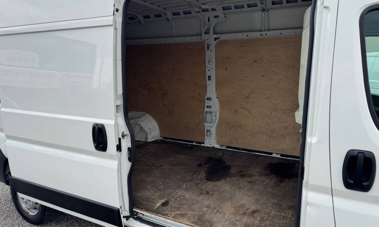 Peugeot Boxer 2.2 BlueHDi 350FT L3H2 Premium (2021. 04)