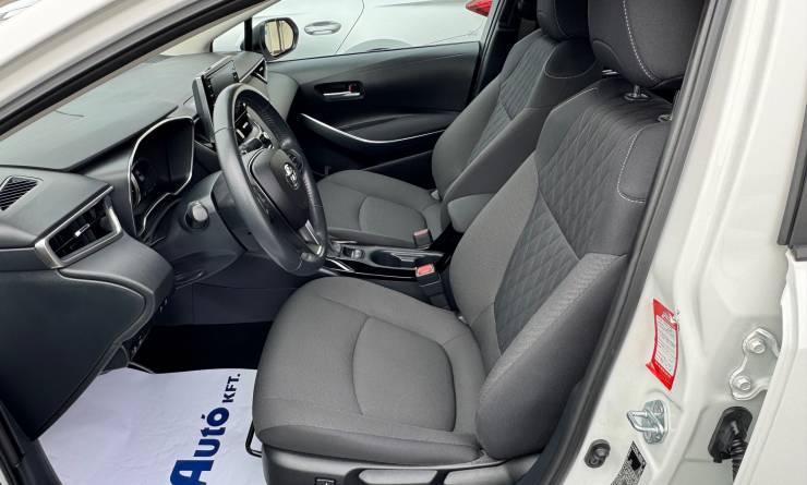 Toyota Corolla Sedan 1.8 Hybrid Comfort Business e-CVT (2022. 11)