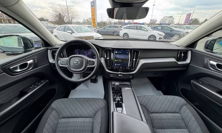 Volvo XC60 2.0 B4D Core AWD MHEV (2022. 11)