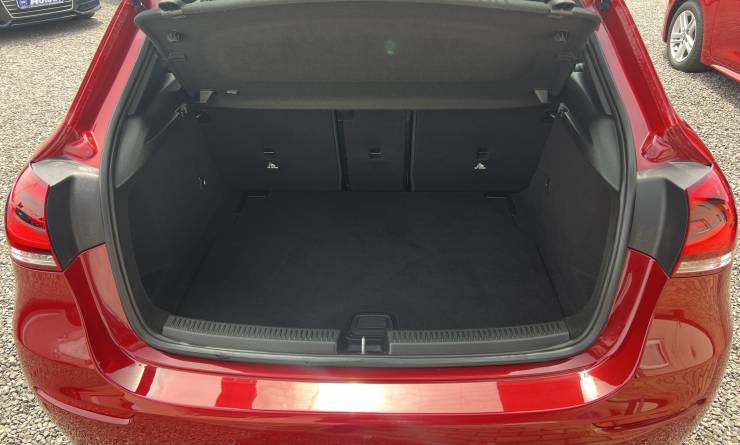 Mercedes-Benz A180 Progressive (2022. 02)