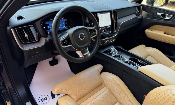 Volvo XC60 2.0 B4 MHEV Plus Dark AWD (2023. 05)