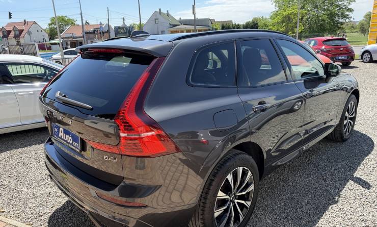 Volvo XC60 2.0 B4 MHEV Plus Dark AWD (2023. 05)