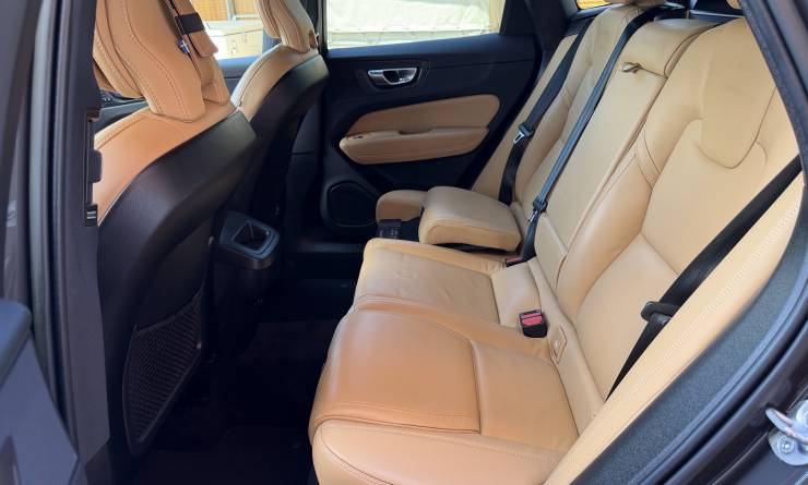Volvo XC60 2.0 B4 MHEV Plus Dark AWD (2023. 05)