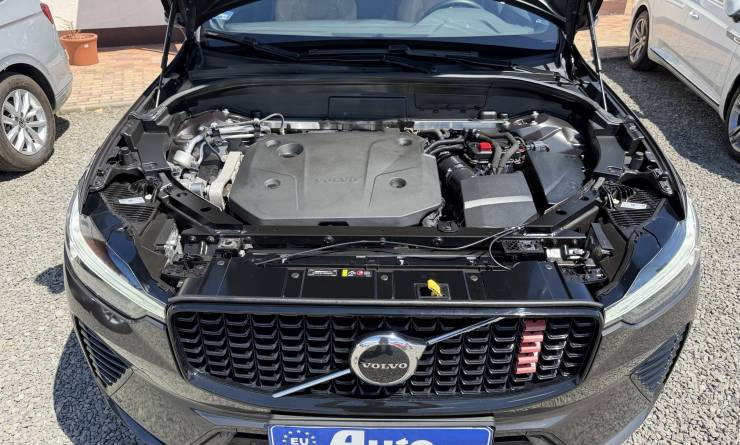 Volvo XC60 2.0 B4 MHEV Plus Dark AWD (2023. 05)