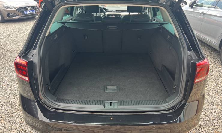 Volkswagen Passat Variant 2.0 TDi SCR Elegance DSG (2021. 04)