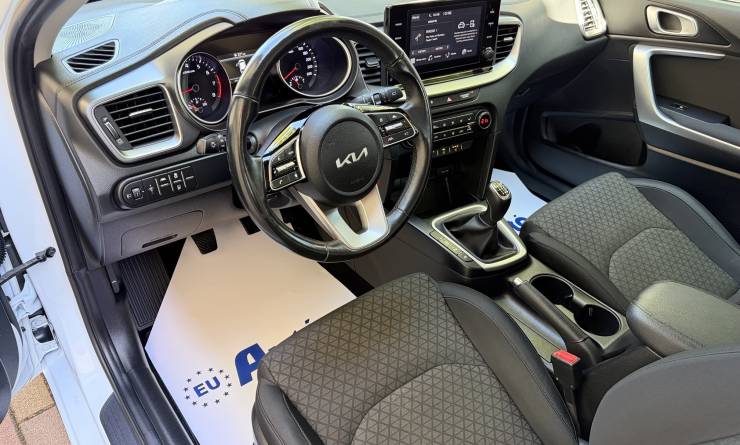 Kia Ceed SW 1.5T-GDI Silver (2023. 12)