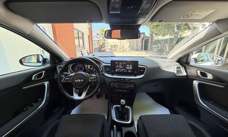 Kia Ceed SW 1.5T-GDI Silver (2023. 12)