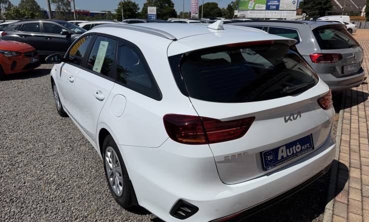Kia Ceed SW 1.5T-GDI Silver (2023. 12)