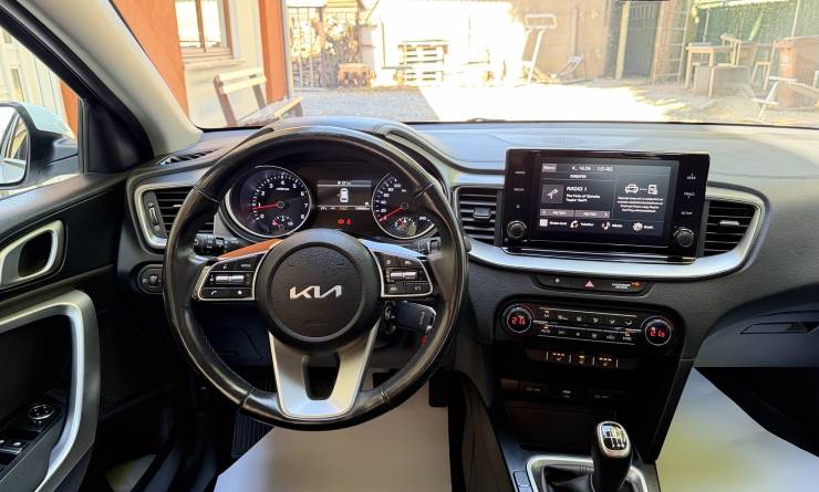 Kia Ceed SW 1.5T-GDI Silver (2023. 12)