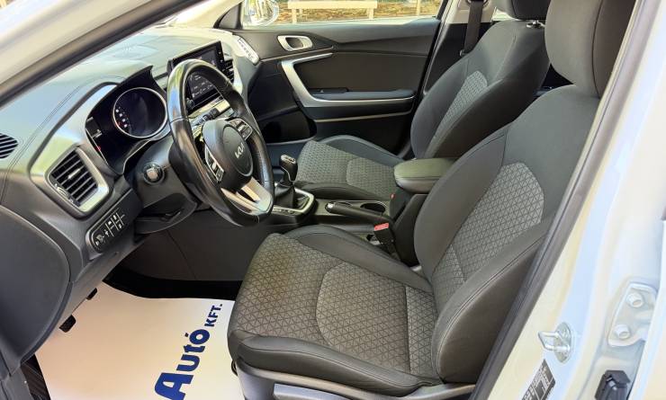 Kia Ceed SW 1.5T-GDI Silver (2023. 12)