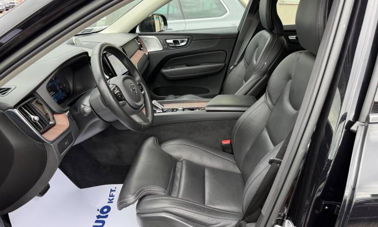 Volvo XC60 B4 MHEV Ultimate Dark AWD (2023. 01)