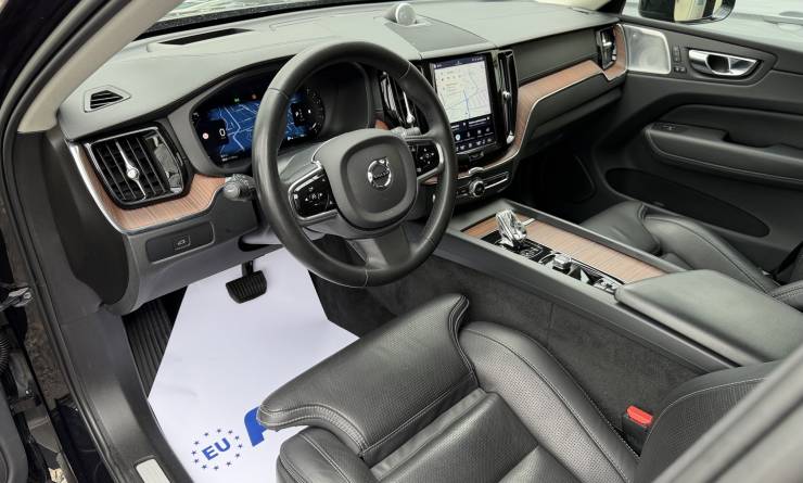 Volvo XC60 B4 MHEV Ultimate Dark AWD (2023. 01)