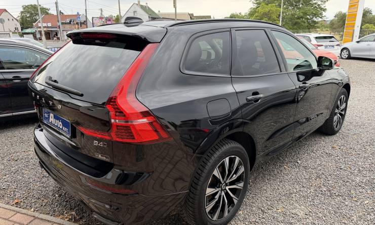 Volvo XC60 B4 MHEV Ultimate Dark AWD (2023. 01)