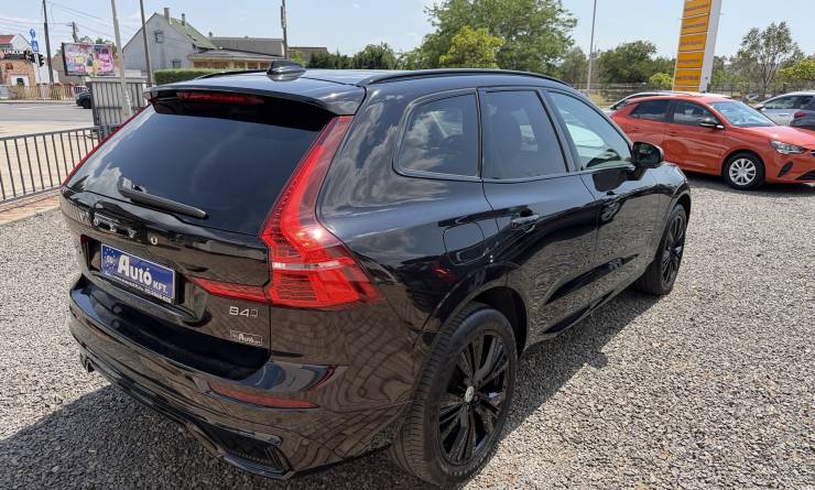 Volvo XC60 B4 MHEV Ultimate Dark AWD (2023. 01)