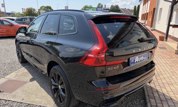 Volvo XC60 B4 MHEV Ultimate Dark AWD (2023. 01)