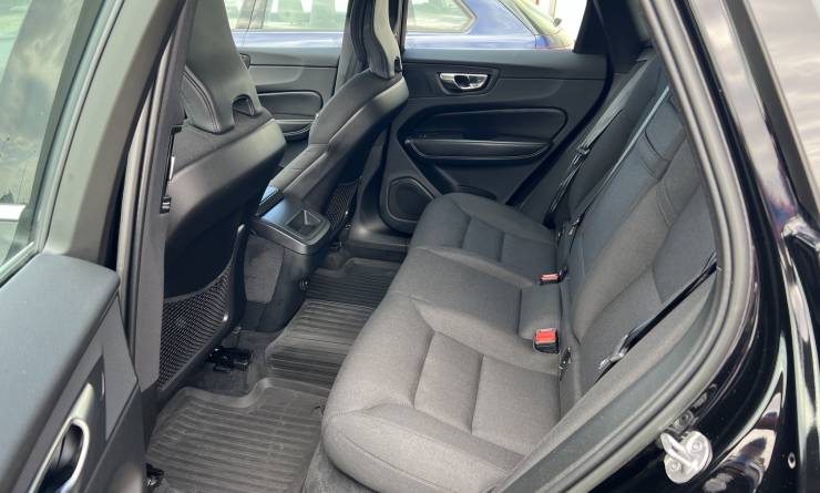Volvo XC60 B4 MHEV Core (2022. 06)