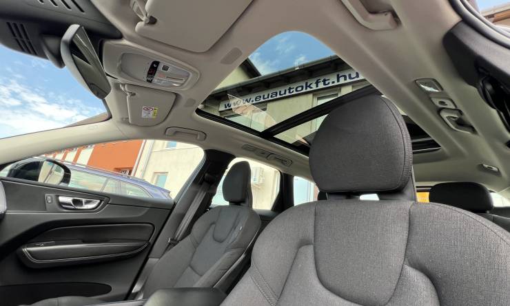 Volvo XC60 B4 MHEV Core (2022. 06)