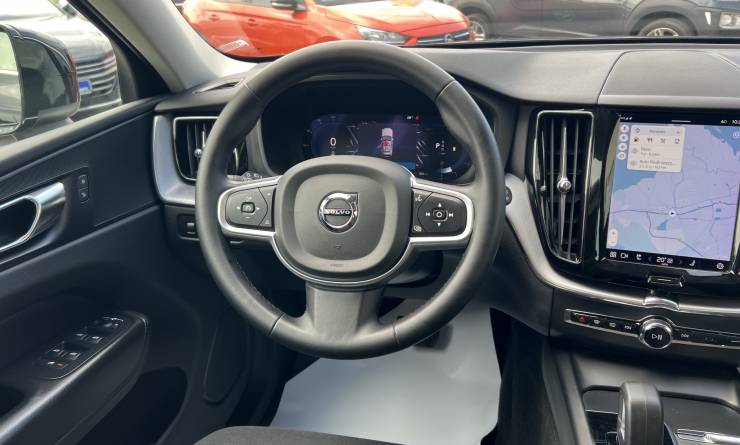 Volvo XC60 B4 MHEV Core (2022. 06)