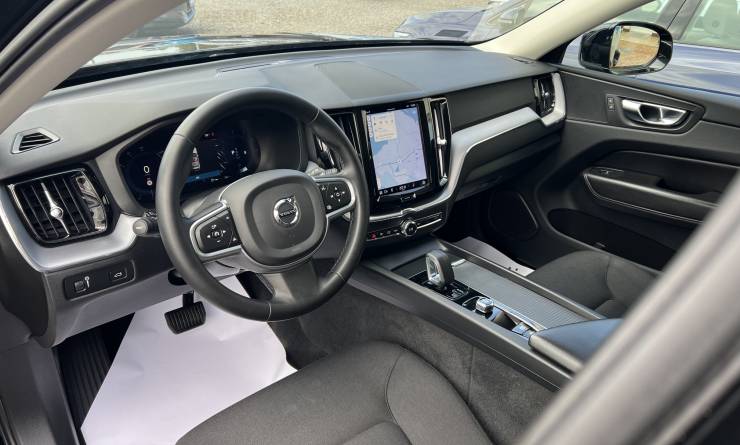 Volvo XC60 B4 MHEV Core (2022. 06)