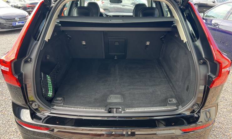 Volvo XC60 B4 MHEV Core (2022. 06)