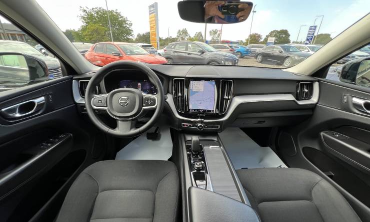 Volvo XC60 B4 MHEV Core (2022. 06)