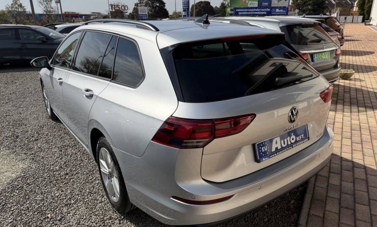 Volkswagen Golf VIII Variant 1.5 eTSI ACT Life DSG (2022. 07)
